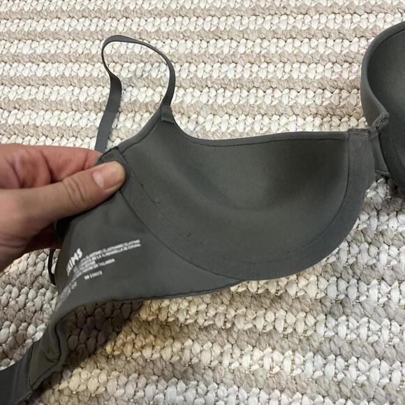 Skims Fits Everybody Push-up Bra - Picture 4 of 4